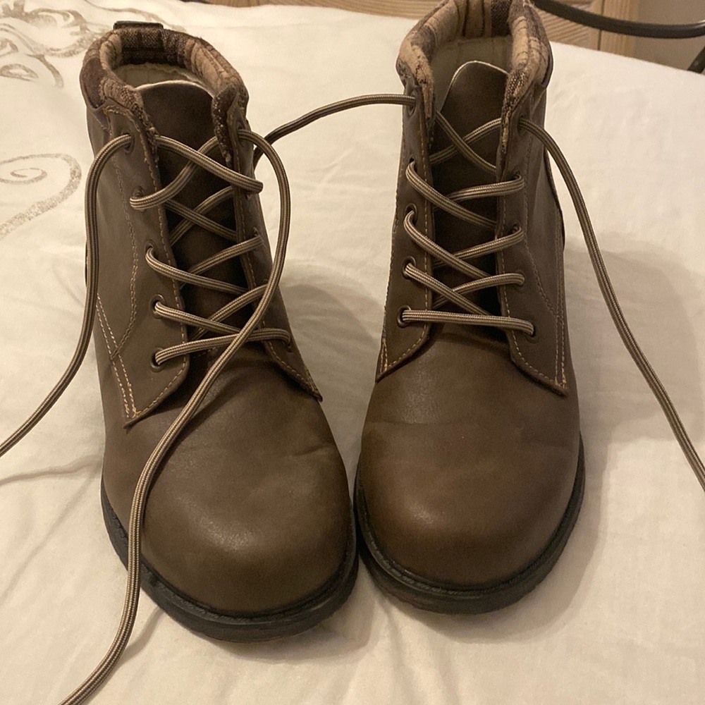 Boots size 8, brown,  like new